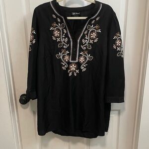 Soft Focus Black Floral Embroidered Tunic